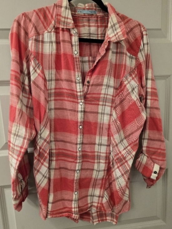 Maurices Tops - Maurices Red Cream Plaid Flannel Shirt XL Women’s Long Sleeve Button Down Top 💵